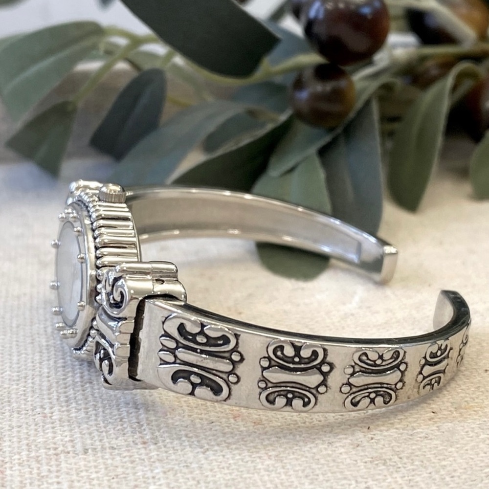 Vintage Silver Tone Butterfly Motif Small Watch - Picture 3 of 5